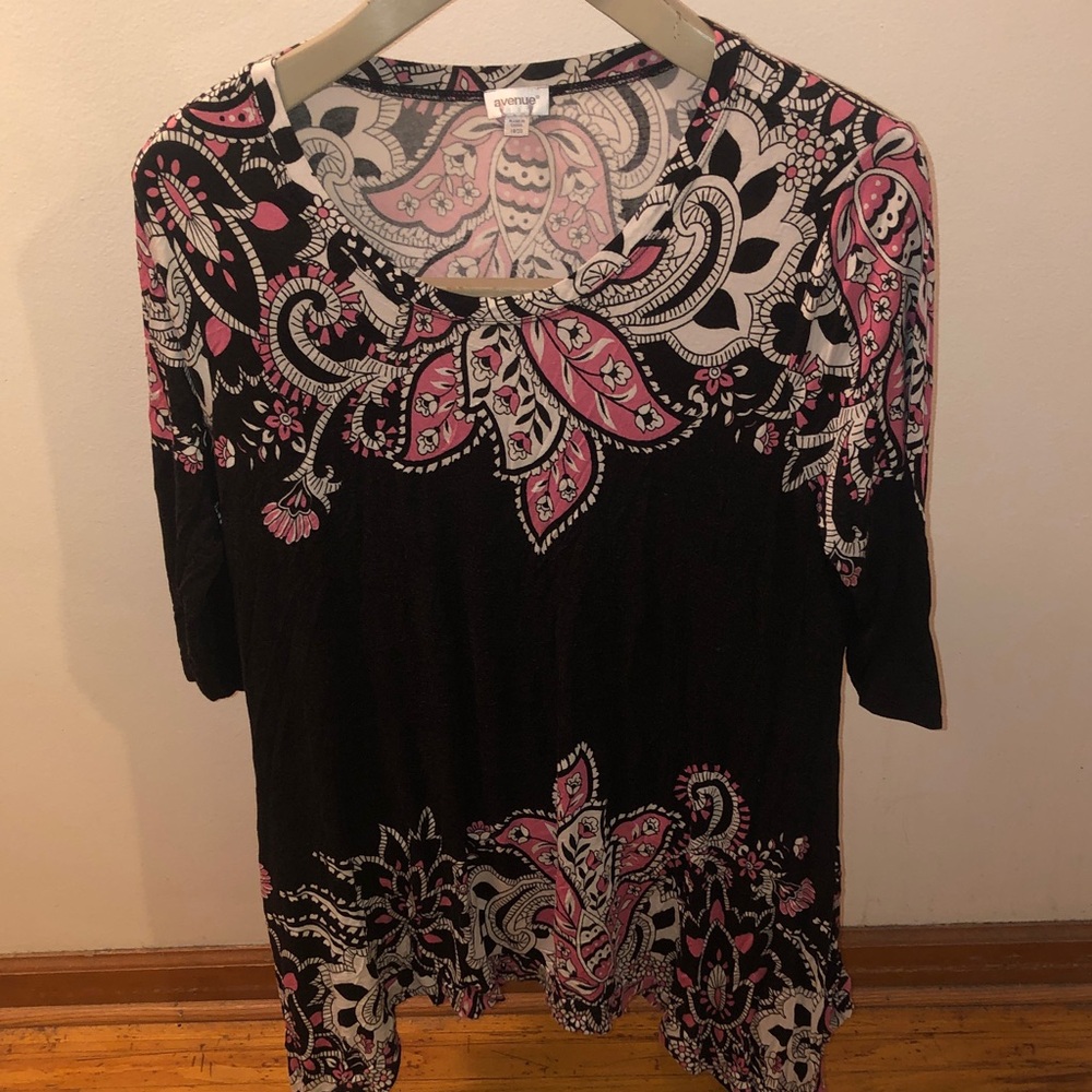 Avenue Black Paisley Scoop Neck Top with Pink Accents 18-20